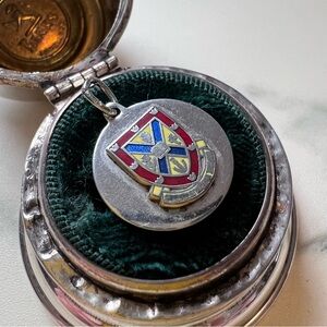 Lovely Vintage 1975 Sterling Silver Queen's University Pendant/Charm